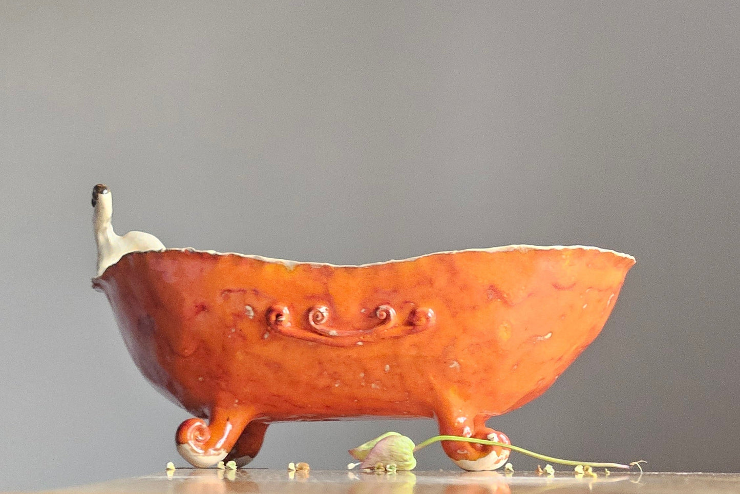 Bowl, vase- bathtub