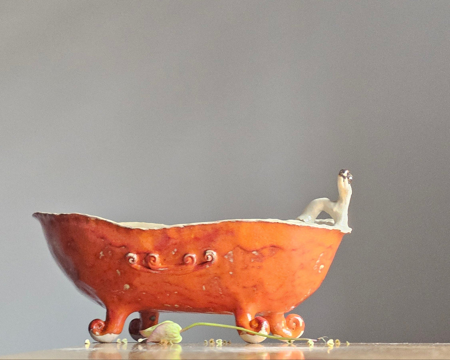 Bowl, vase- bathtub