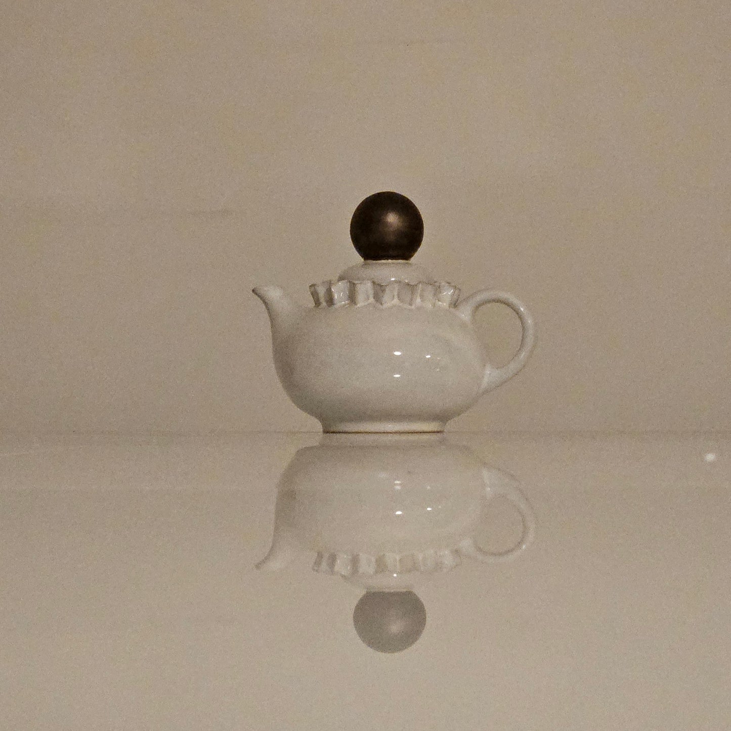 White tea pot