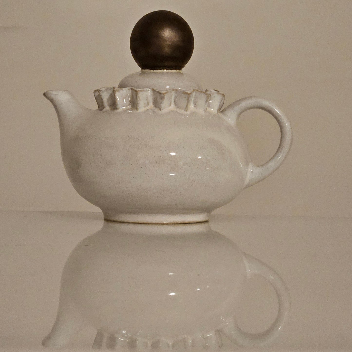 White tea pot