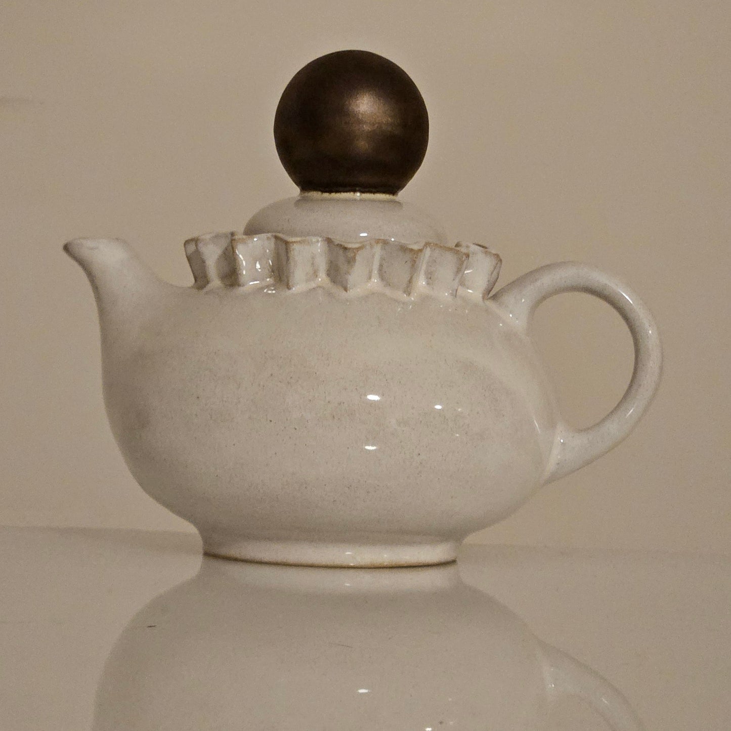 White tea pot