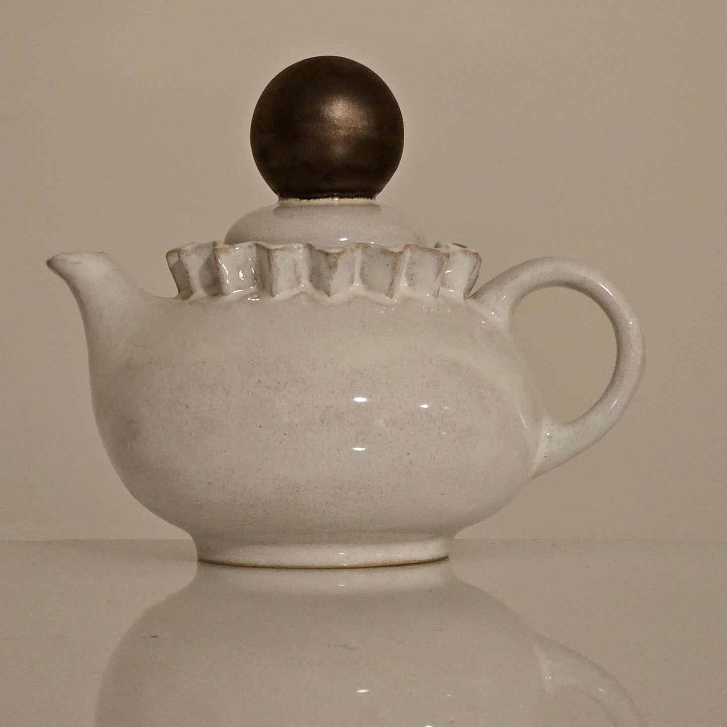 White tea pot