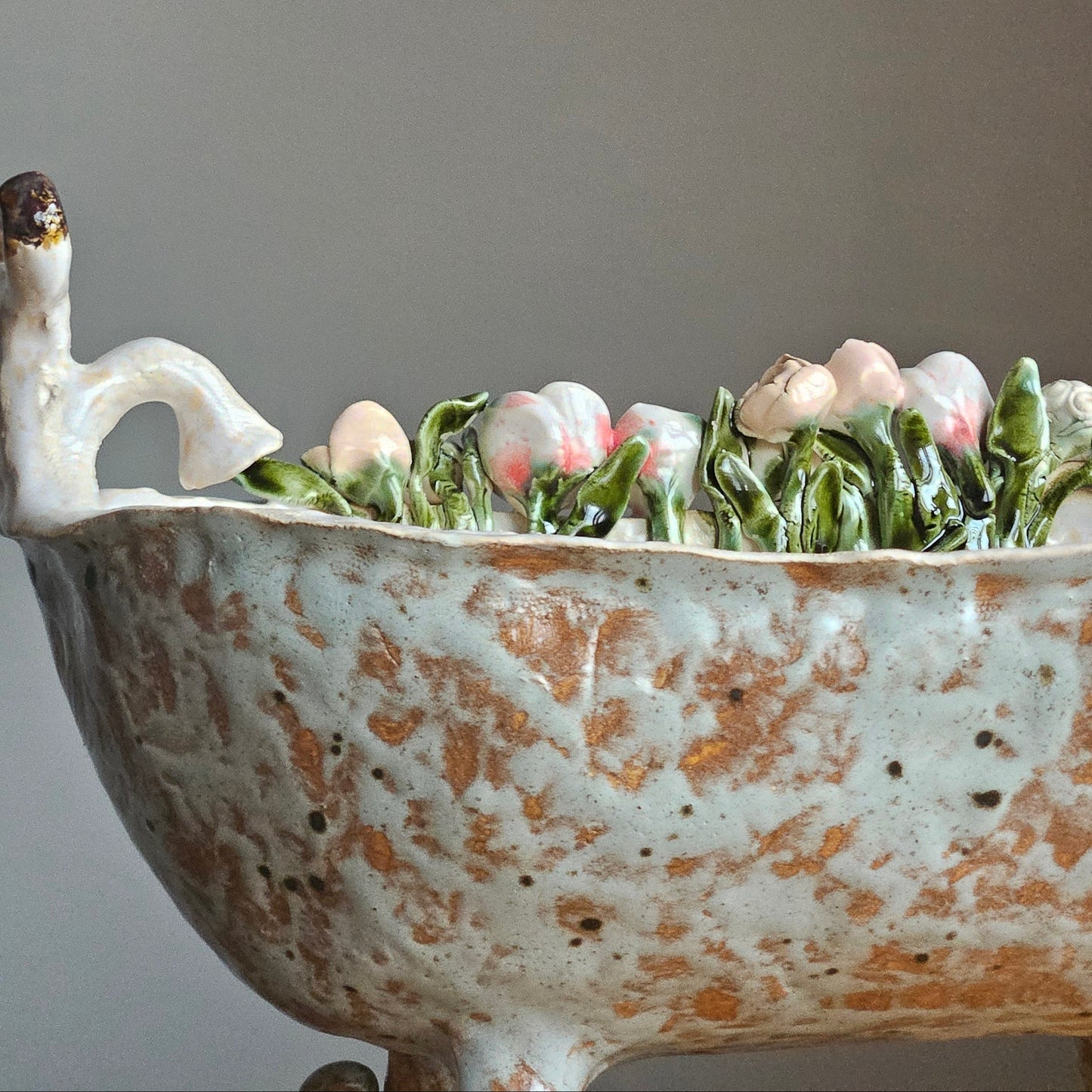 Vase,bowl-bathtub