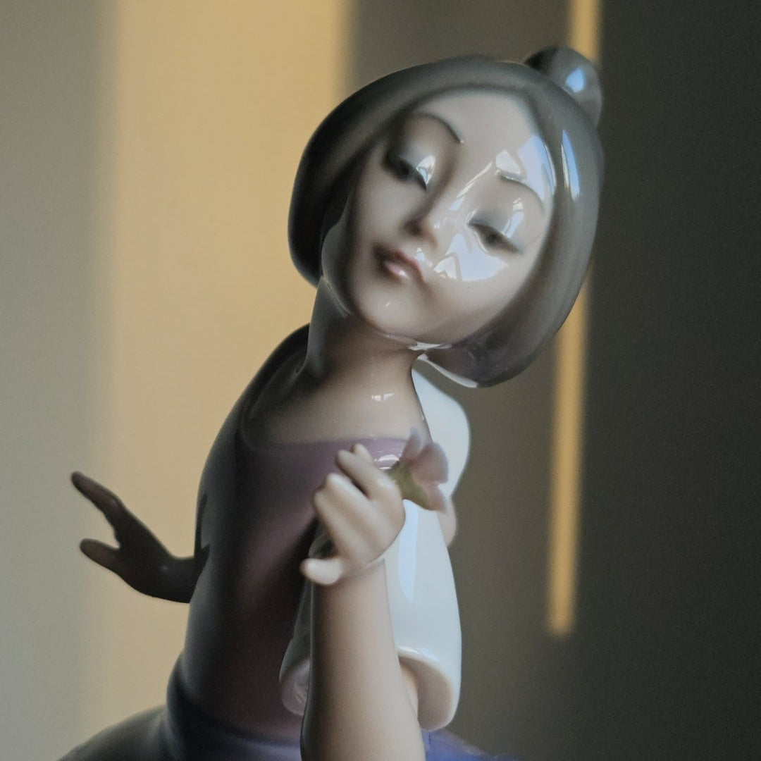Girl in Pink Dress|Porcelain Figurine|Lladro 5120