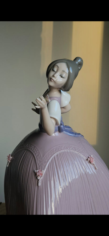 Girl in Pink Dress|Porcelain Figurine|Lladro 5120