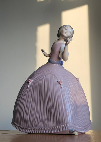 Girl in Pink Dress|Porcelain Figurine|Lladro 5120
