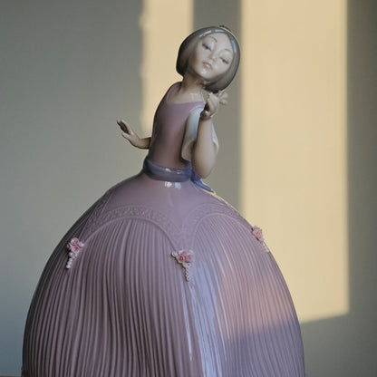 Girl in Pink Dress|Porcelain Figurine|Lladro 5120