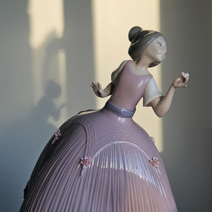 Girl in Pink Dress|Porcelain Figurine|Lladro 5120