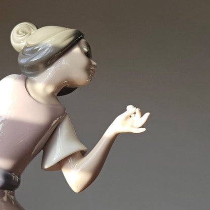 Girl in Pink Dress|Porcelain Figurine|Lladro 5120
