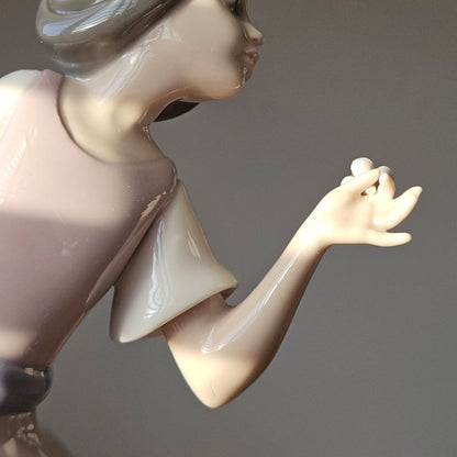 Girl in Pink Dress|Porcelain Figurine|Lladro 5120