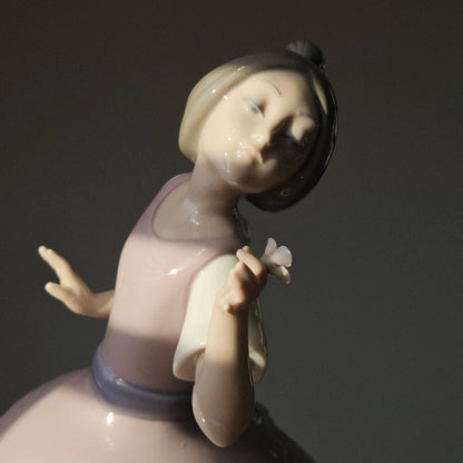 Girl in Pink Dress|Porcelain Figurine|Lladro 5120