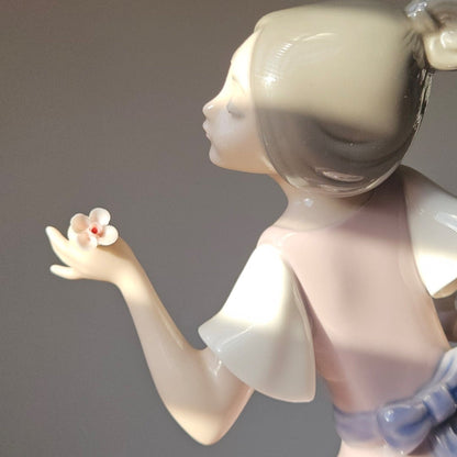 Girl in Pink Dress|Porcelain Figurine|Lladro 5120